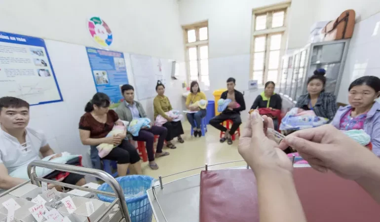 WHO và UNICEF đánh giá cao thành tựu tiêm chủng của Việt Nam