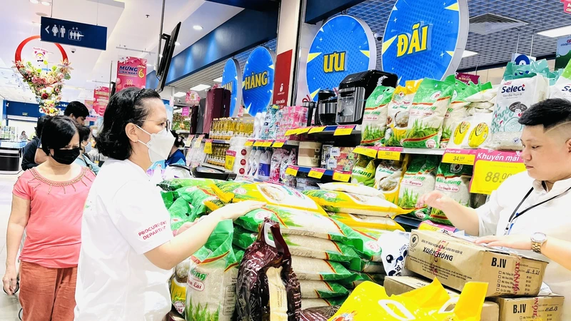 Sản phẩm bày bán tại hệ thống 800 điểm bán của Saigon Co.op được kiểm soát chặt chẽ an toàn vệ sinh thực phẩm