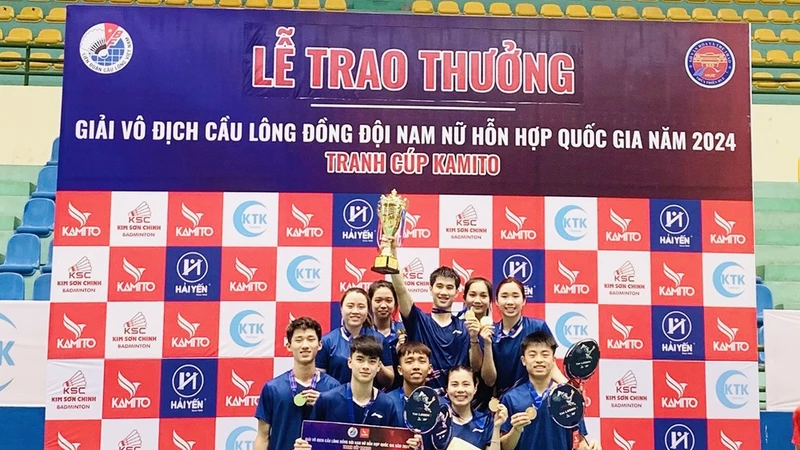 Các tay vợt của Bắc Giang đã lên ngôi vô địch giải năm nay. Ảnh: MINH MINH