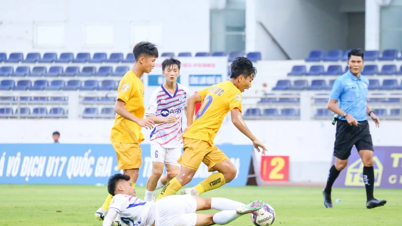 Các cầu thủ Hà Nội thể hiện phong độ ổn định xuyên suốt từ đầu giải