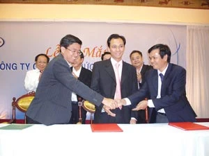 Ra mắt Công ty Thức ăn Thủy sản Hùng Vương Tây Nam