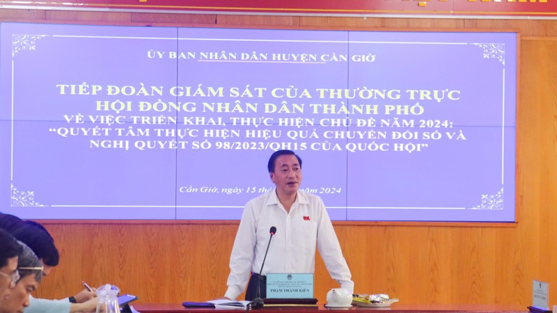 Vice Chairman of the HCMC People's Council Pham Thanh Kien speaks at the event. (Photo: SGGP)