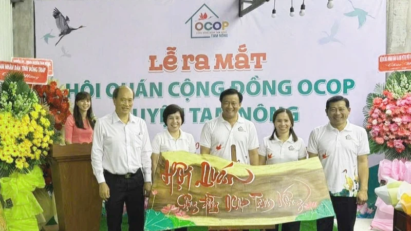 Hội quán Cộng đồng OCOP (Hội quán OCOP) Tam Nông được ra mắt lần đầu tiên tại huyện Tam Nông và của tỉnh. Ảnh: TRỌNG TRUNG