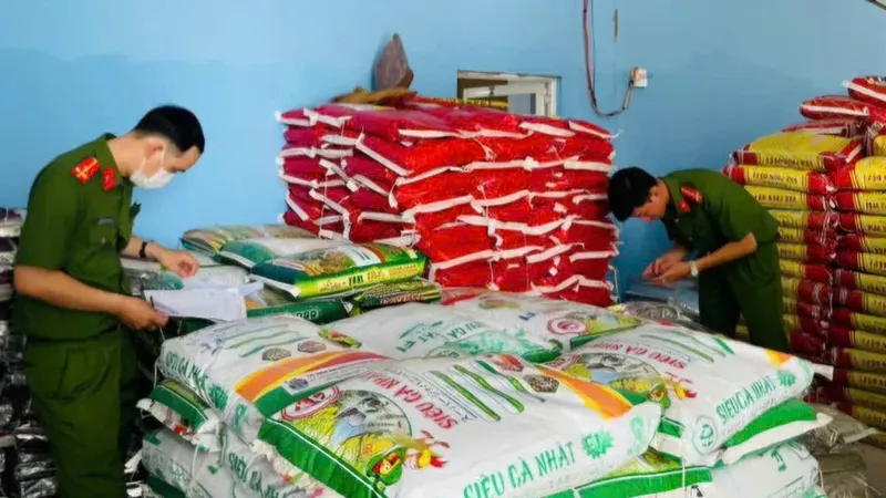 Cà Mau: Thu giữ hơn 200 tấn hàng hóa không rõ nguồn gốc