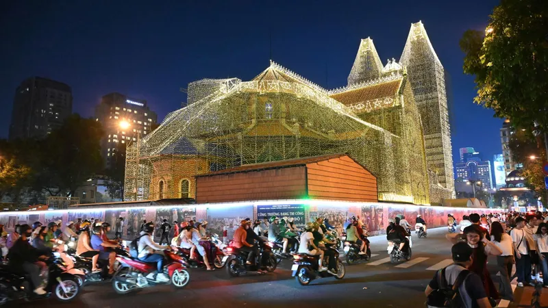 Rộn ràng không khí Giáng sinh tại TPHCM