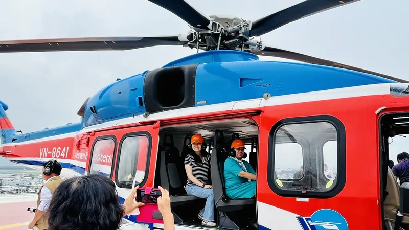 Nhanh chóng mở lại tour trực thăng ngắm cảnh TPHCM 