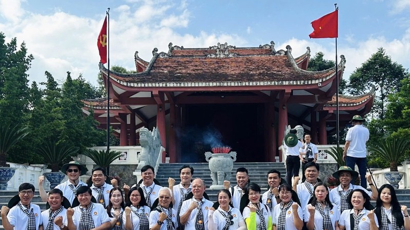 胡志明市“民运巧手”赴南部西区参加溯源之旅