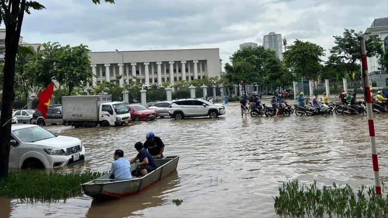 Vì sao Hà Nội ngập lụt diện rộng dù bão số 5 không ảnh hưởng trực tiếp?