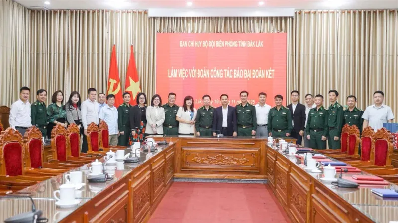 "Xuân biên phòng - Ấm lòng dân bản" ở biên giới 