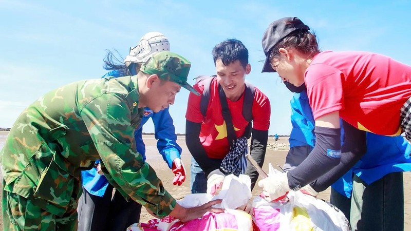Communities join hands to "heal" the blue ocean