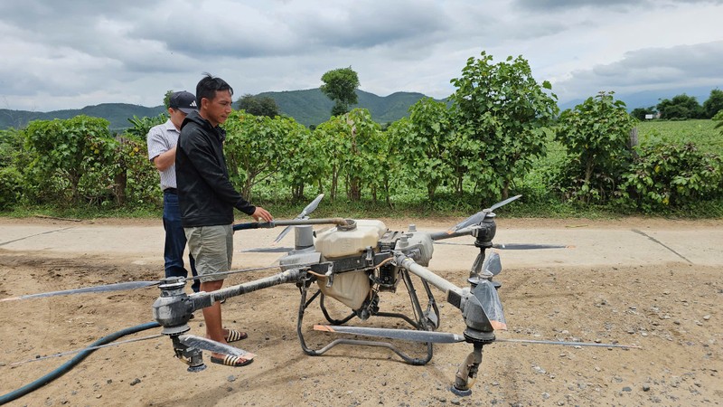 Man uses drone to rescue stranded children awarded certificate of merit
