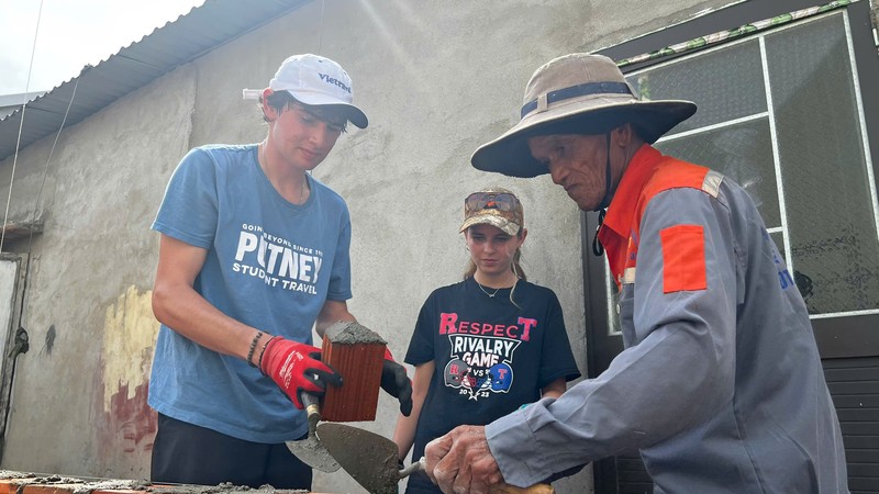 American students participate in cross-border volunteering in Vietnam