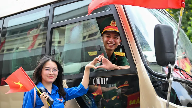 Military officers, soldiers arrive in Hanoi for National Day parade training