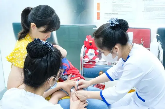 Tiêm vaccine là biện pháp hữu hiệu phòng chống bệnh viêm não mô cầu