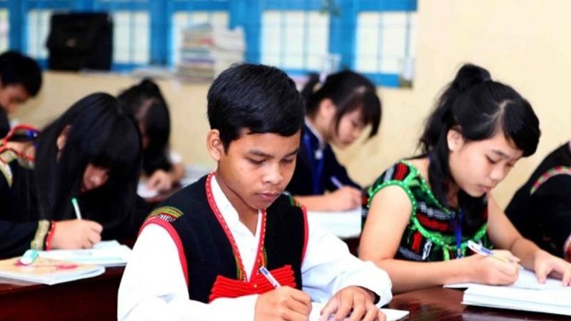 少数民族学生上学。图自越通社