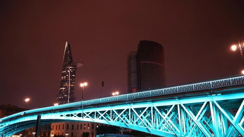 艺术照明点亮夜色：胡志明市中心景观再添亮点