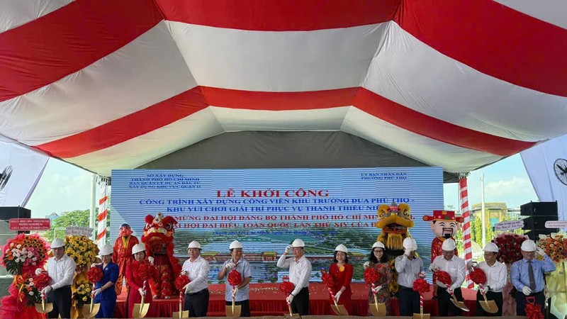 富寿跑马场公园项目动工仪式。