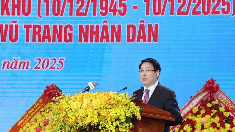 国家主席梁强在纪念典礼上发表讲话。