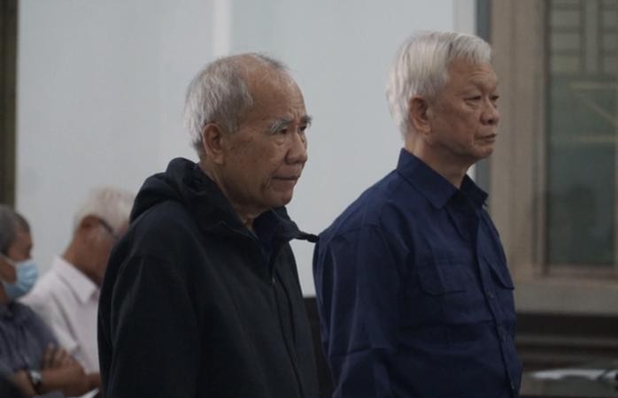 图：阮战胜（右）与陶公天在另一案件中出庭。