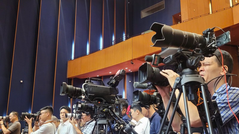 暂停实施胡志明市报社、广播电视台组建提案