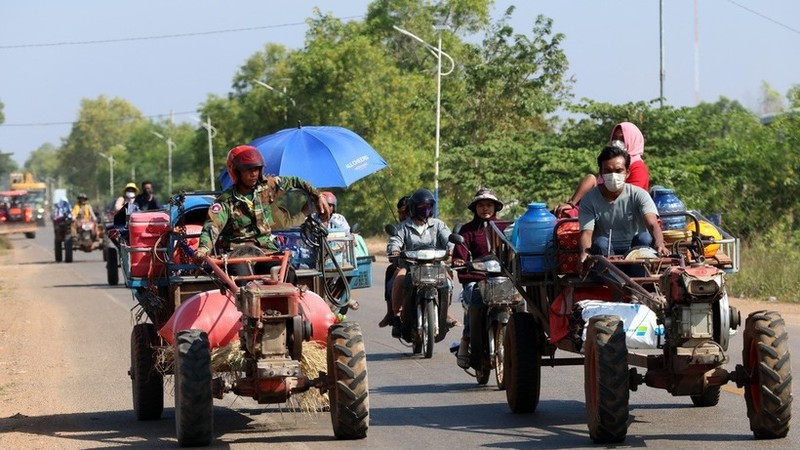 因柬泰边境冲突而撤离的柬埔寨民众人数已逾30万。图：越通社