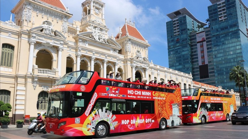 胡志明市观光双层巴士。图：越通社