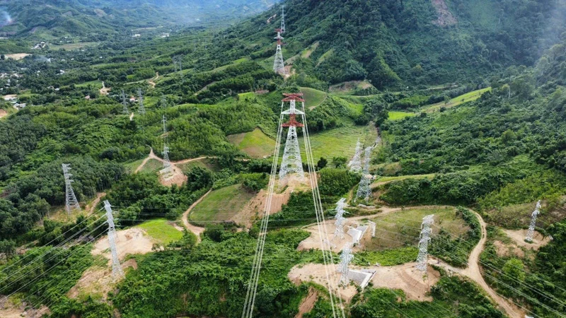 Đóng điện đường dây 500kV dự án kéo điện từ Lào về Việt Nam 