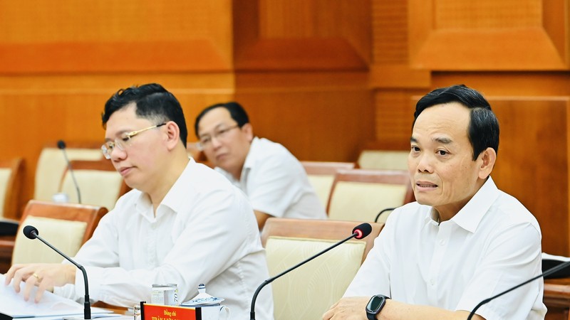  胡志明市市委书记陈留光主持推动项目开展与公共投资资金拨付进度会议 