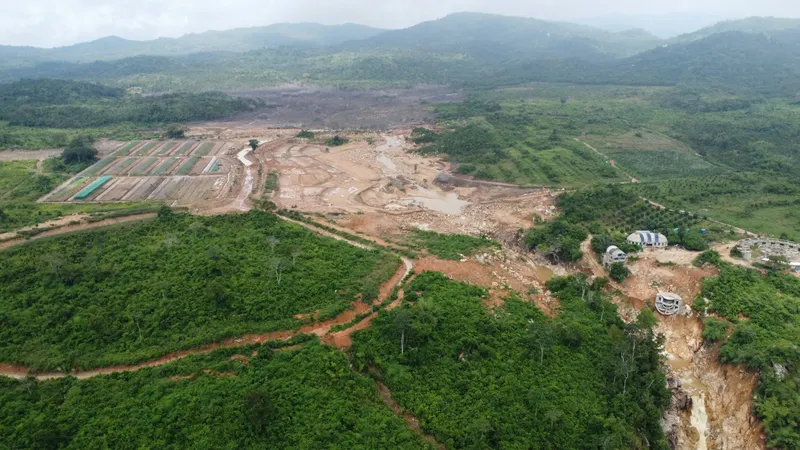 Vụ vỡ hồ chứa ở Lâm Đồng: Yêu cầu tháo cạn hồ, phá bỏ đập ngăn nước của trang trại