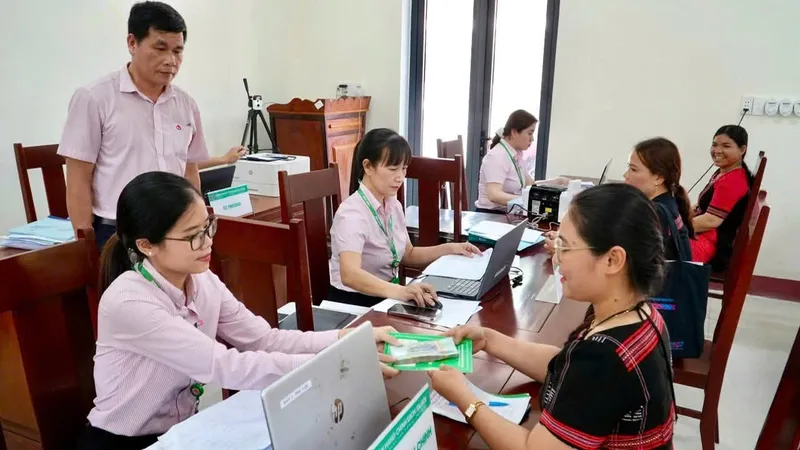 Đồng bào các dân tộc khu vực miền núi TP Huế phấn khởi tiếp nhận nguồn vốn vay ưu đãi tại NHCSXH TP Huế 