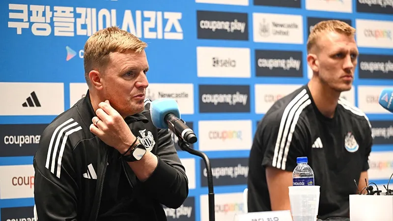 HLV Eddie Howe nói về Alexander Isak trong cuộc họp báo vào sáng thứ Bảy tại Hàn Quốc.