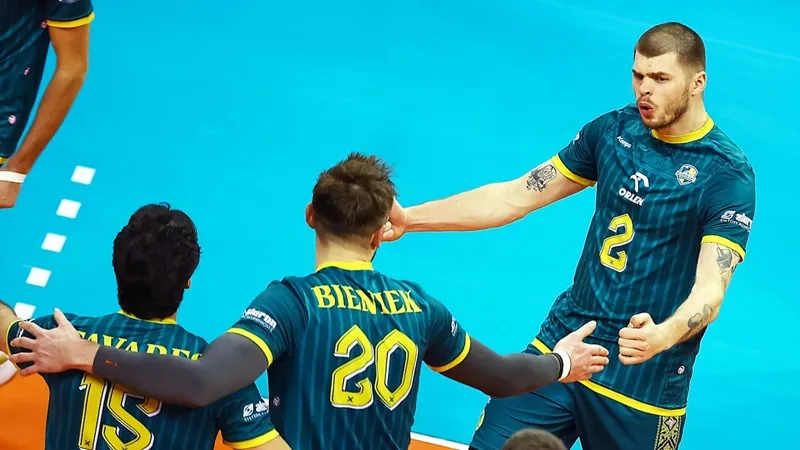 Aluron CMC Warta Zawiercie hy vọng sẽ mang huy chương trở lại cho bóng chuyền Ba Lan sau 13 năm.