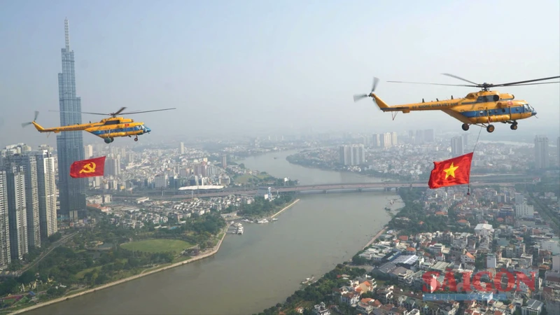 Cờ Tổ quốc, cờ Đảng tung bay trong ngày Đại lễ 30-4