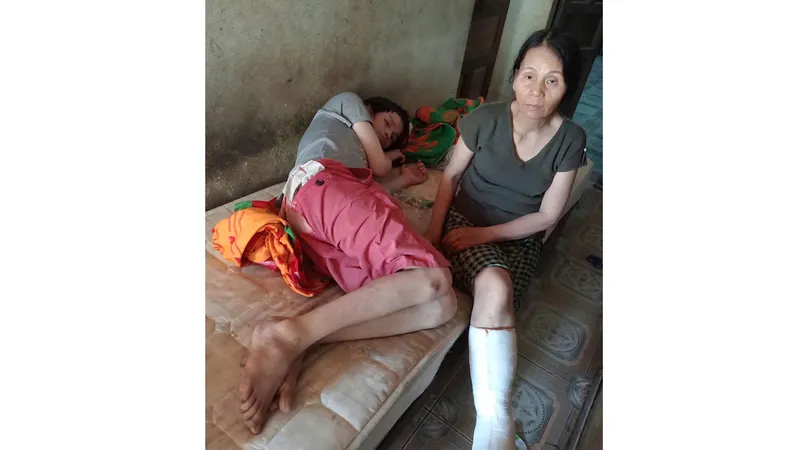 Cả nhà mắc trọng bệnh sau khi mẹ cắt thận ghép cho con trai