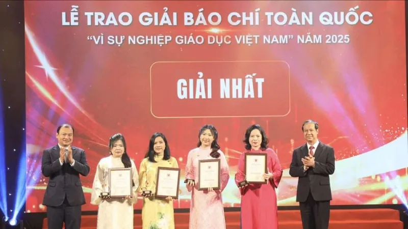 Các tác giả nhận Giải báo chí toàn quốc Vì sự nghiệp giáo dục Việt Nam năm 2025