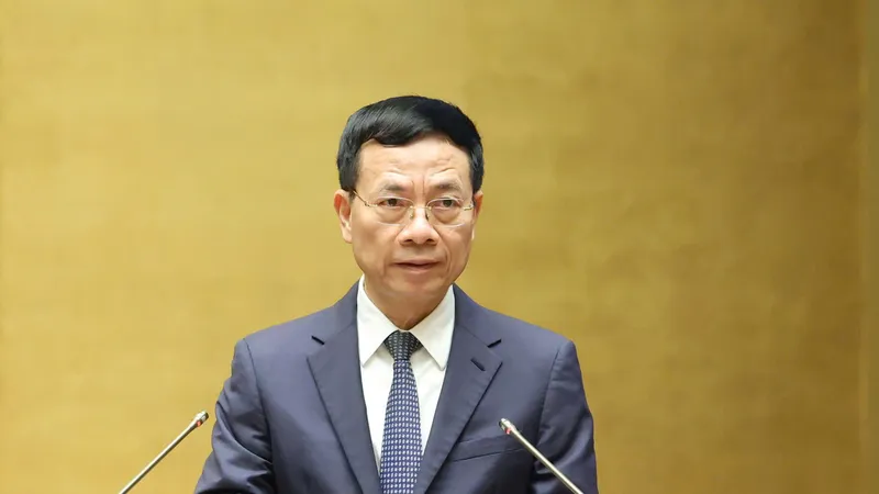 Bộ trưởng Bộ KH-CN Nguyễn Mạnh Hùng báo cáo về Luật Trí tuệ nhân tạo. Ảnh: QUANG PHÚC 