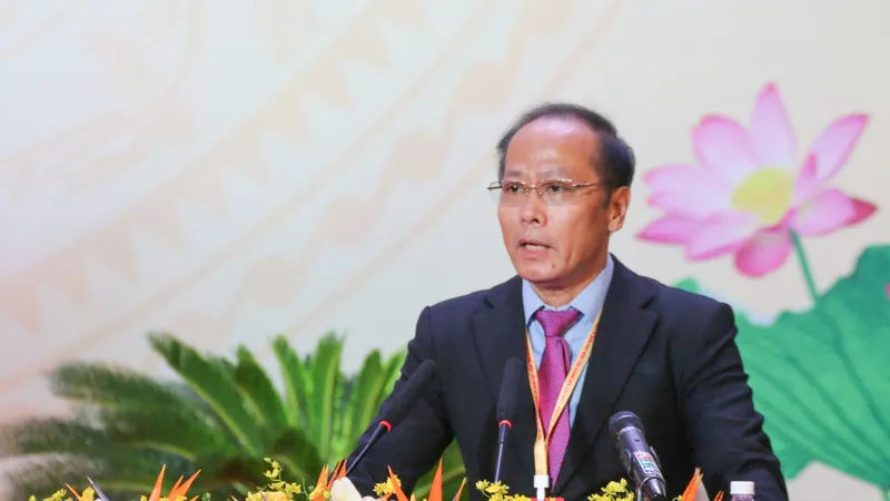 Đồng chí Nguyễn Khắc Hà, Phó Bí thư Tỉnh ủy, Chủ tịch Ủy ban MTTQ Việt Nam tỉnh Khánh Hòa phát biểu tại đại hội. Ảnh: HIẾU GIANG