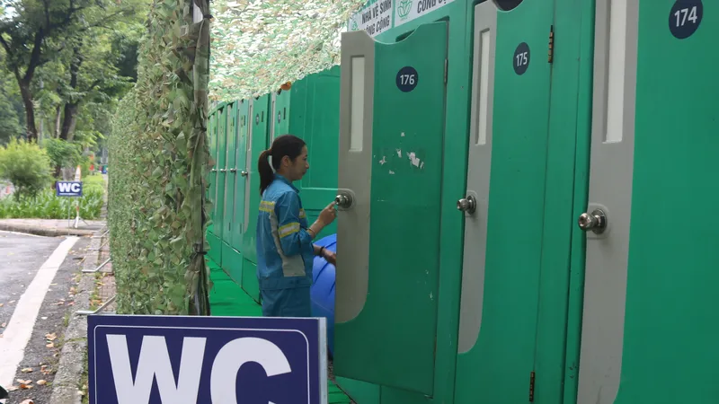 Hà Nội lắp hơn 1.000 nhà vệ sinh công cộng phục vụ người dân xem diễu binh, diễu hành