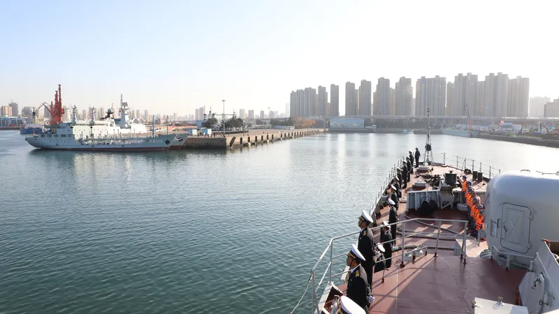 Tàu Trần Hưng Đạo thăm, giao lưu với hải quân Trung Quốc