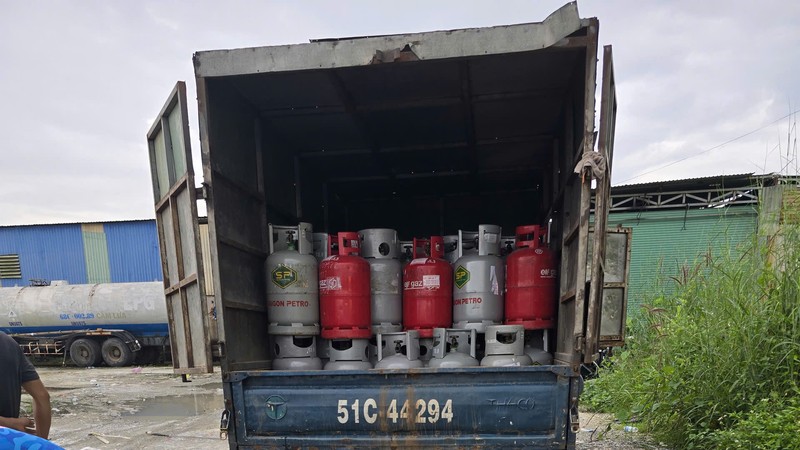  煤气被运往各地销售。