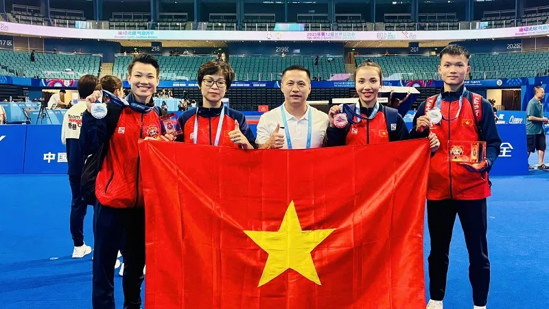 Trọng tài Trí Quân (áo trắng) của môn wushu sẽ tham gia điều hành tại SEA Games 33-2025. Ảnh: MINH CHIẾN