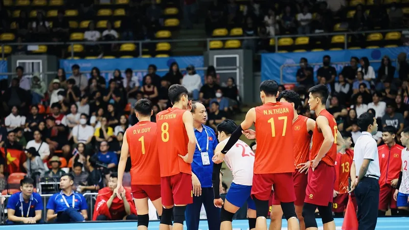 Đội tuyển bóng chuyền nam Việt Nam sẽ thi đấu bán kết ở ngày 18-12 với Indonesia. Ảnh: DŨNG PHƯƠNG