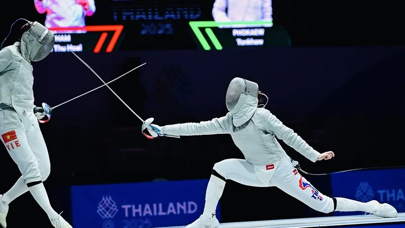 VĐV đấu kiếm tranh tài tại SEA Games 33-2025. Ảnh: THAILANDFENCINGFEDERATION