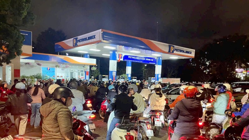 Da Lat residents flock to fuel stations on supply fears