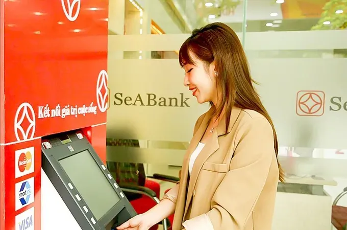 All magnetic stripe ATM cards will be deactivated across the entire banking system from July 1, 2025 (Photo: SGGP)