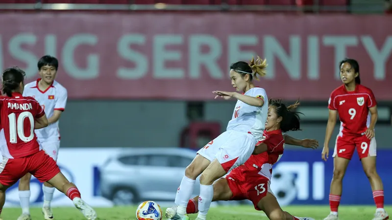 Dù vào sân từ ghế dự bị nhưng Hải Yến kịp ghi 2 bàn cho đội nhà trong trận thắng Indonesia 7-0. Ảnh: MINH HOÀNG