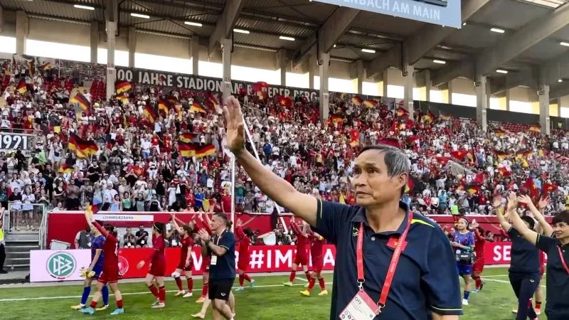 HLV Mai Đức Chung lần thứ 2 được VFF động viên ở lại sau khi tuyên bố chia tay.