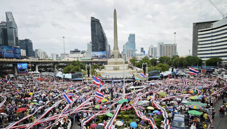 Hàng ngàn người biểu tình tại Bangkok yêu cầu Thủ tướng Thái Lan từ chức