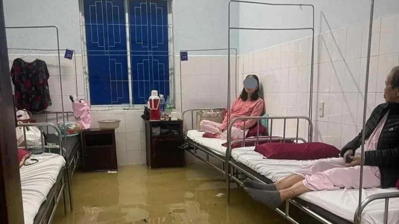 Bộ Y tế yêu cầu không để gián đoạn cấp cứu, điều trị trong mưa lũ