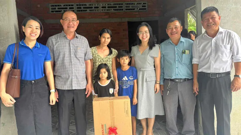 Bàn giao 2 căn nhà đại đoàn kết tại tỉnh Đồng Tháp 